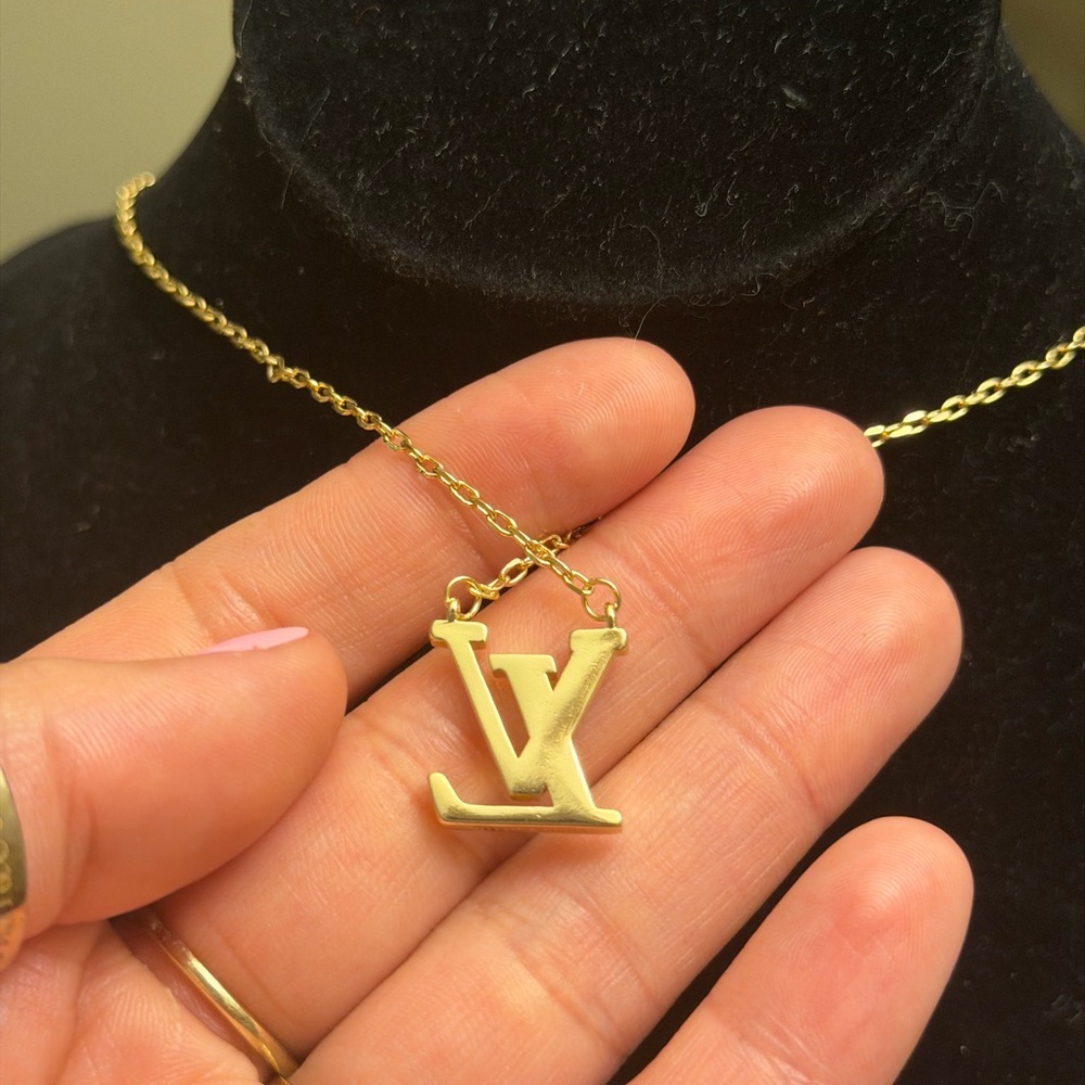 LV charm Necklace - Picture 3 of 7